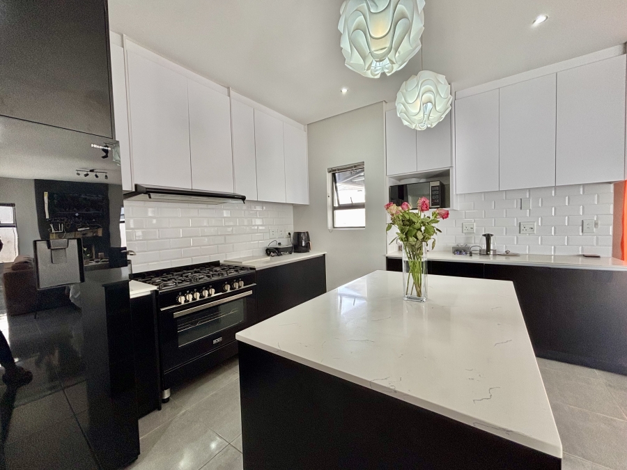 3 Bedroom Property for Sale in Sandown Western Cape